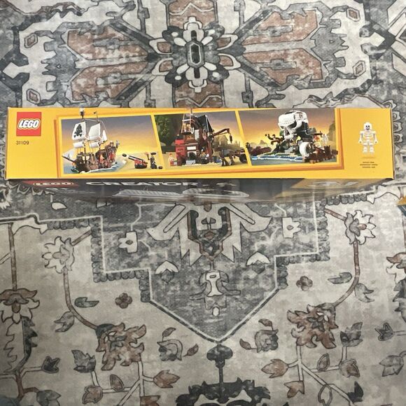 NISB LEGO Creator 3in1 31109 Pirate Ship 1260pc 4 Minifigures Shark Rebuild 9+ - Picture 9 of 13